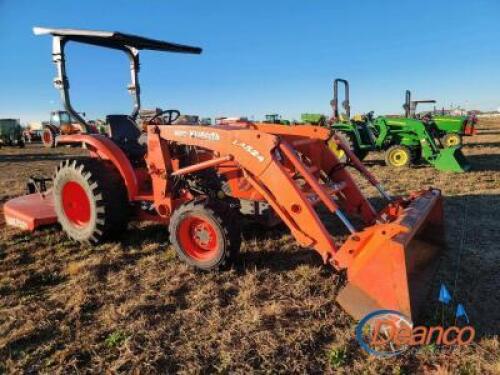 Kubota L3800D Tractor, s/n 86336: Loader w/ Bkt., Meter Shows 3905 hrs