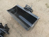 Unused 2024 GIYI Bucket, s/n QXD3T24072017: fits Cat 3-5 ton Excavator