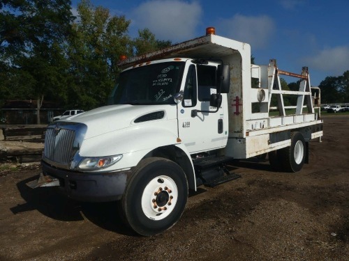 2006 International 4300 Flatbed Truck, s/n 1HTMMAAN96H328472 (Title Delay): Auto, Pintle Hitch, S/A, Odometer Shows 125K mi.