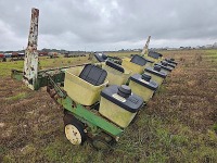 John Deere 6-row Planter