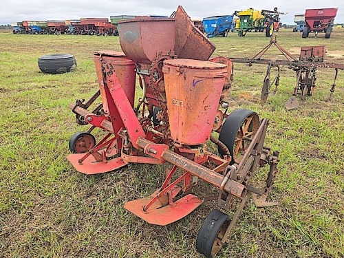 Massey Ferguson 2-row Planter