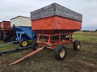 Gravity Flow Wagon: Right Side Dump, w/ Auger, Orange