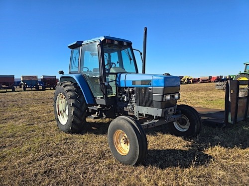 New Holland 6640 Tractor, s/n 028489B: C/A, Heat, 7517 hrs