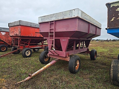 M & W 250 Gravity Flow Wagon: Right Side Dump, Red