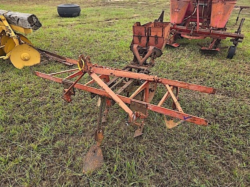 2-row Cultivator w/ Planters