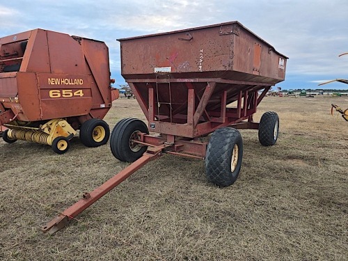 M & W Little Red Gravity Flow Wagon, s/n 300B-3871: Left Side Dump