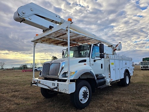 2007 International 7300 4WD Bucket Truck, s/n 1HTWBAAN77J447713