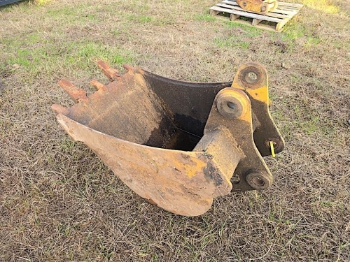 24" Backhoe Bucket