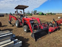 Mahindra 28XL MFWD Tractor, s/n 2810130990237: Front Loader, Rear Backhoe, Shuttle, 567 hrs