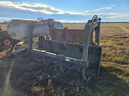 John Deere Grapple Bucket