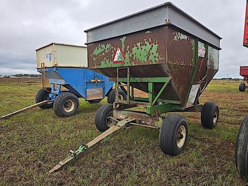 Huskee 225 Wagon: Left Side Dump