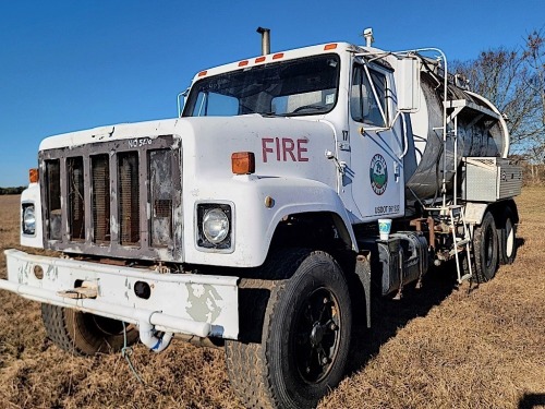 1984 International 2500 Water Truck, s/n 1HTZNTVT6EHA26825 (Inoperable): 5-sp.