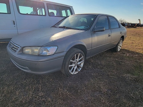 2000 Toyota Camry, s/n 4T1BG22K4YU660458: 4-door