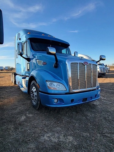 2015 Peterbilt 587 Truck Tractor, s/n 1XP4DP9X8FD248463: Sleeper, 10-sp., 692K mi.