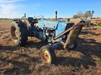 Ford 4000 Tractor: Runs, Steering Issues, Needs Battery