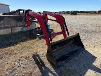 Mahindra 1635L Loader, s/n 33860 for Tractor w/ Bucket and Mounting Hardware