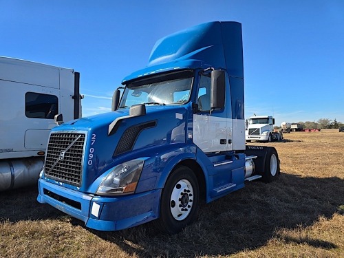 2015 Volvo VNL42T300 Truck Tractor, s/n 4V4N19EH6FN178971: S/A, Day Cab, D13 Eng., Auto