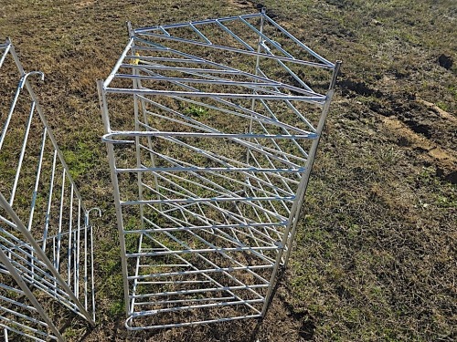 (2) Gate Hanging Hay Mangers