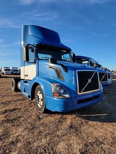 2016 Volvo VNL42T300 Truck Tractor, s/n 4V4N19EHXGN936800: S/A, Day Cab, D13 Eng., Auto, 1178K mi.