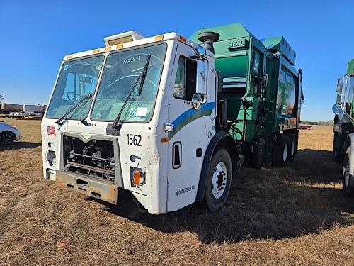 2015 Mack Garbage Truck, s/n 1M2AU14C9FM002359: Auto., Runs, Won't Build Air, 124K mi.