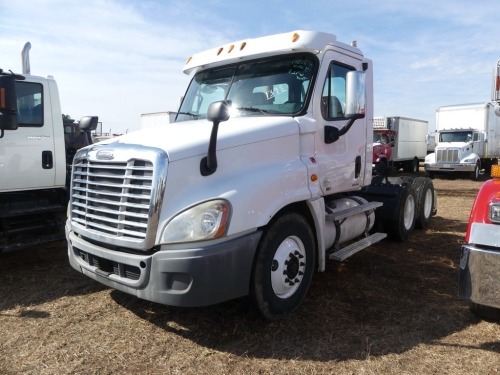 2010 Freightliner Cascadia Truck Tractor, s/n 1FUJGEDRBALAV5619: Day Cab, Wet Kit, 692K mi.