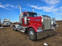 2010 Kenworth W900 Truck Tractor, s/n 1XKWDB9X4AJ267541: T/A, Day Cab, Ext. Cab, Cat C15 600hp Eng., Gold Kit Rebuilt @ 697K mi. in Jan 2021, Single Turbo, Glidered, No Emissions, Fuller Super 18-sp., 13.2K Front, 40K Rears, 224" WB, 3.90 Ratio, Diamond C