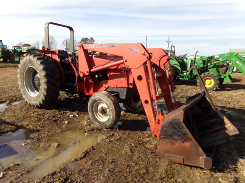 Case IH 2255 Tractor: Loader w/ Hay Forks, 3173 hrs