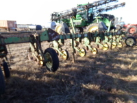 John Deere 886 8-row Bedder Cultivator