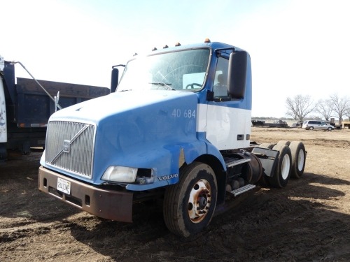 2000 Volvo Truck Tractor, s/n 4V4MD2RFYN790771: T/A, Day Cab, 10-sp.