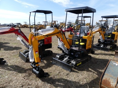 Future FT15 Mini Excavator, s/n 241219: Gas Eng., 4-post Canopy, Manual Thumb, 1 hr