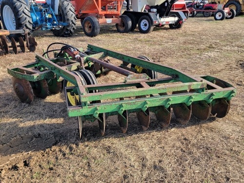 John Deere 8' Offset Disc Harrow w/ Hyd. Cylinder