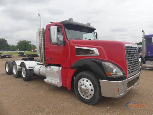 2007 Volvo Truck Tractor, s/n 4V4LC9KJ67N481680: Heavy-Haul Tri-axle, Day Cab, Volvo VE-D16 500hp Eng., Eaton 18-sp., Headache Rack, 285/75R24.5 Front & Rear Tires, 385/65R22.5 on 3rd Axle, Odometer Shows 591K mi.