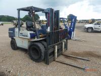 Komatsu G40T-6 40 Forklift, s/n 41499A: LP Gas, Canopy, 48" Forks, 8820 lp Cap.