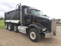 2007 Kenworth T800 Tri-axle Dump Truck, s/n 1NKDXBTX37J177405: Cat C15 Eng., Eaton 15-sp., Ox Bodies Dump, Tarp, Odometer Shows 850K mi.