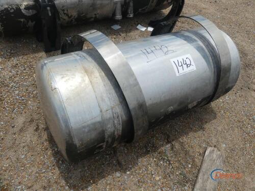 100-gallon Fuel Tank w/ Brakets