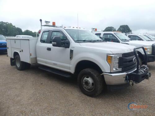 2017 Ford F350 4WD Truck, s/n 1FDWX3H69HEE04389: Ext. Cab, 6.2L Gas Eng., A