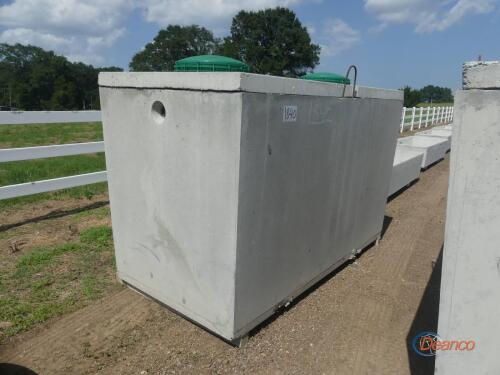 1000-gallon Concrete Septic Tank w/ Top