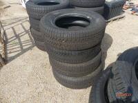 (4) Pirelli Scorpion 265/70R17 Tires