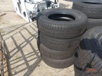 (4) Pirelli Scorpion 265/70R17 Tires