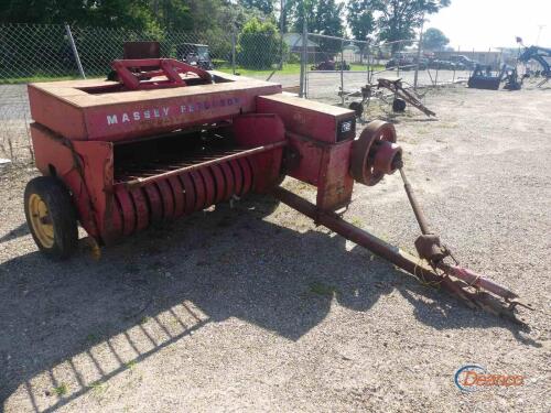Massey Ferguson 12 Square Baler, s/n 996535398