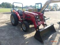 Massey Ferguson 1533 MFWD Tractor: Rollbar, Front Loader, 8-sp. Shuttle Shift, 3PH, 540 PTO, 1833 hrs