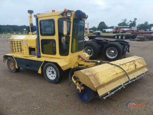 Superior SM80CT Sweeper, s/n 914195 Encl. Cab, 4375 hrs