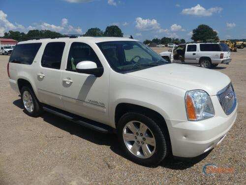 2014 GMC Yukon XL SUV, s/n 1GSXS1KE04ER151344 4-door, 5.3L Gas Eng., Auto, 3rd Row Seat, Leather, Dual Acs, Rear TV, CD, DVD, 241K mi.