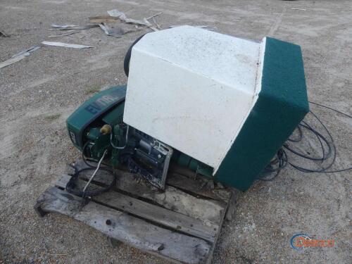 Evinrude 40hp Motor w/ Captain Steering, Stand & Lines