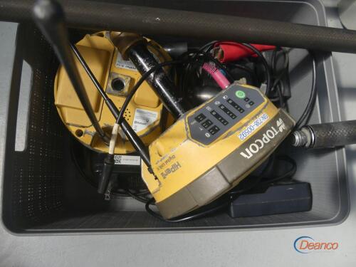 Top-Con Hyper 2 GPS System, s/n 738-00592 for Dozer w/ Stands, Monitor
