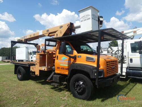 2005 GMC C7500 Bucket Truck, s/n 1GDL7C1E25F520981 6-sp., Altec LRV60-E70