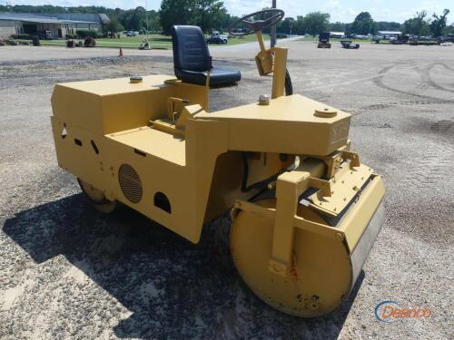 Gehl S240 Tandem Drum Roller, s/n PBR89J583 Gas Eng.