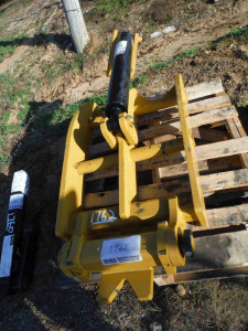 New Gentec HT2650 Hydraulic Universal Thumb: fits Excavators up to 50000 lbs