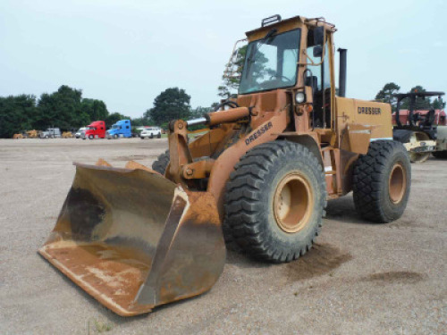 Dresser 520CH Rubber-tired Loader, s/n 10813: Encl. Cab, GP Bkt., Meter Shows 6831 hrs