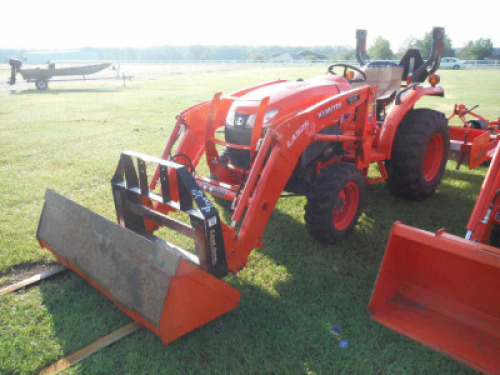 Kubota L3901 HST MFWD Tractor, s/n 88707: Loader, Meter Shows 84 hrs